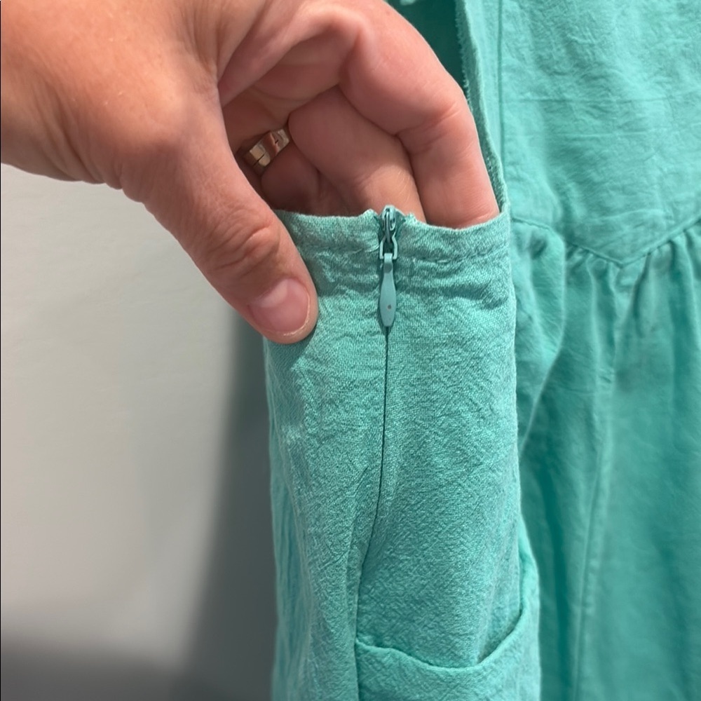 Green Sleeveless Boxy Romper - Picture 5 of 8